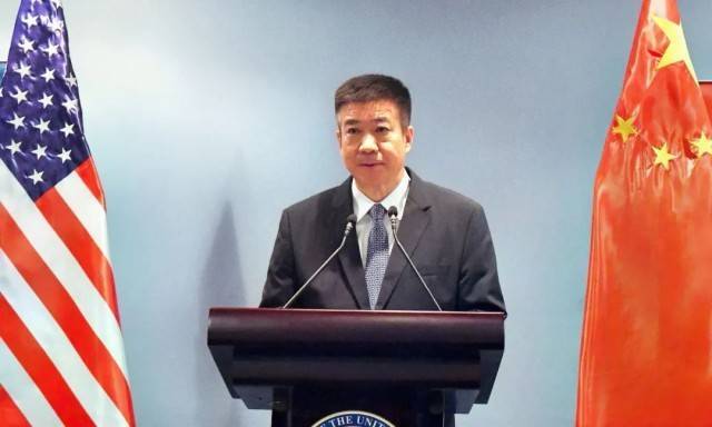 中国民航局局长与美驻华大使会谈，就推动进一步大幅增加航班等交换意见