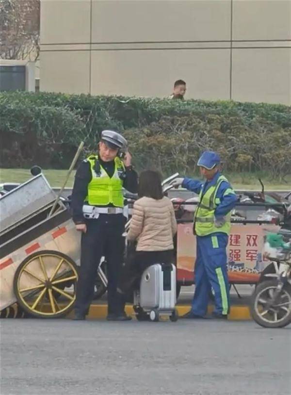 女子上海街头被拦，反问交警“你来接我上班吗？”